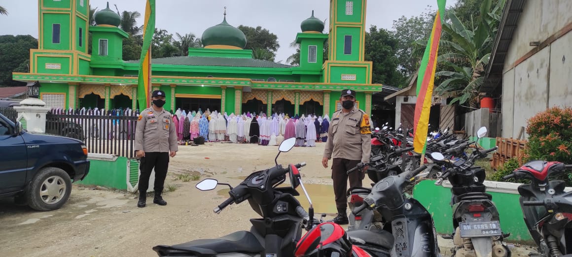 Berikan Rasa Aman & Nyaman Jalankan Sholat Ied Polsek Langgam Giat Pengamanan Di Masjid Al Inayah