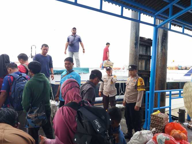 Polsek Kuala Kampar Jaga Kamtibmas  di Pelabuhan Penumpang