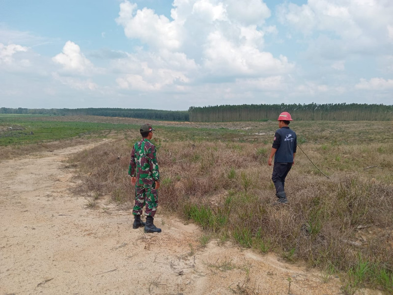 Serka Sri Wahyudi Bersama Masyarakat Kampung Lubuk Jering Patroli Antisipasi Kebakaran Hutan Dan Lahan