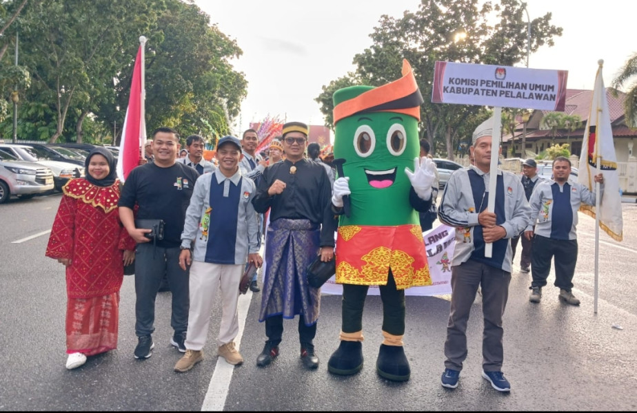 KPU Pelalawan Raih Juara Kontingen Terbaik dalam Karnaval Pilkada Riau 2024