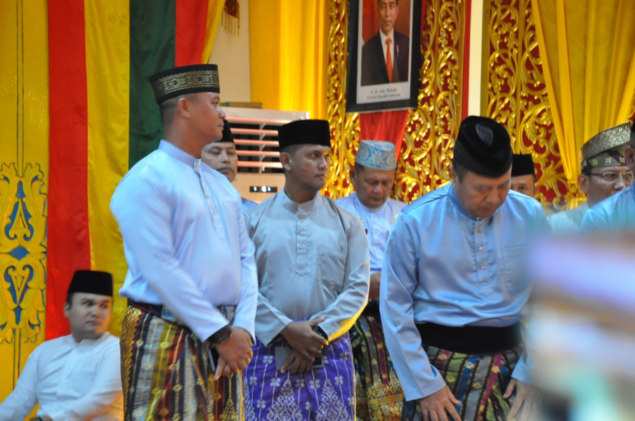 Kasrem 031/WB Hadiri Penganugerahan Gelar Adat Kepada Kepala Staf Angkatan Laut (KASAL)