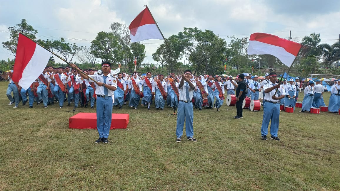 Meriah! SMKN 1 Minas Warnai Peringatan HUT RI Sebagai Tim Aubade Saat Upacara 