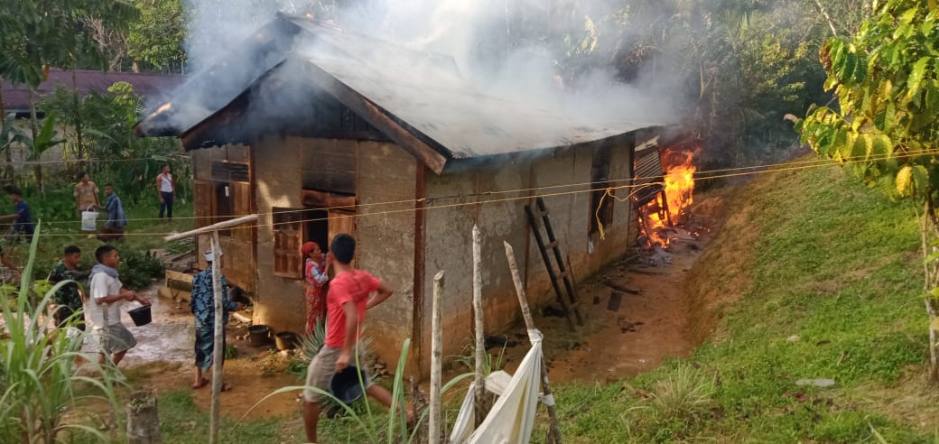Si Jago Merah Hajar Rumah Warga di Desa Ranah Sungkai Kampar