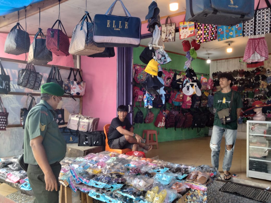 Antisipasi COVID-19, Serma Zulkifli Continue Gakplin Rutin di Pasar Tradisional Kecamatan Minas