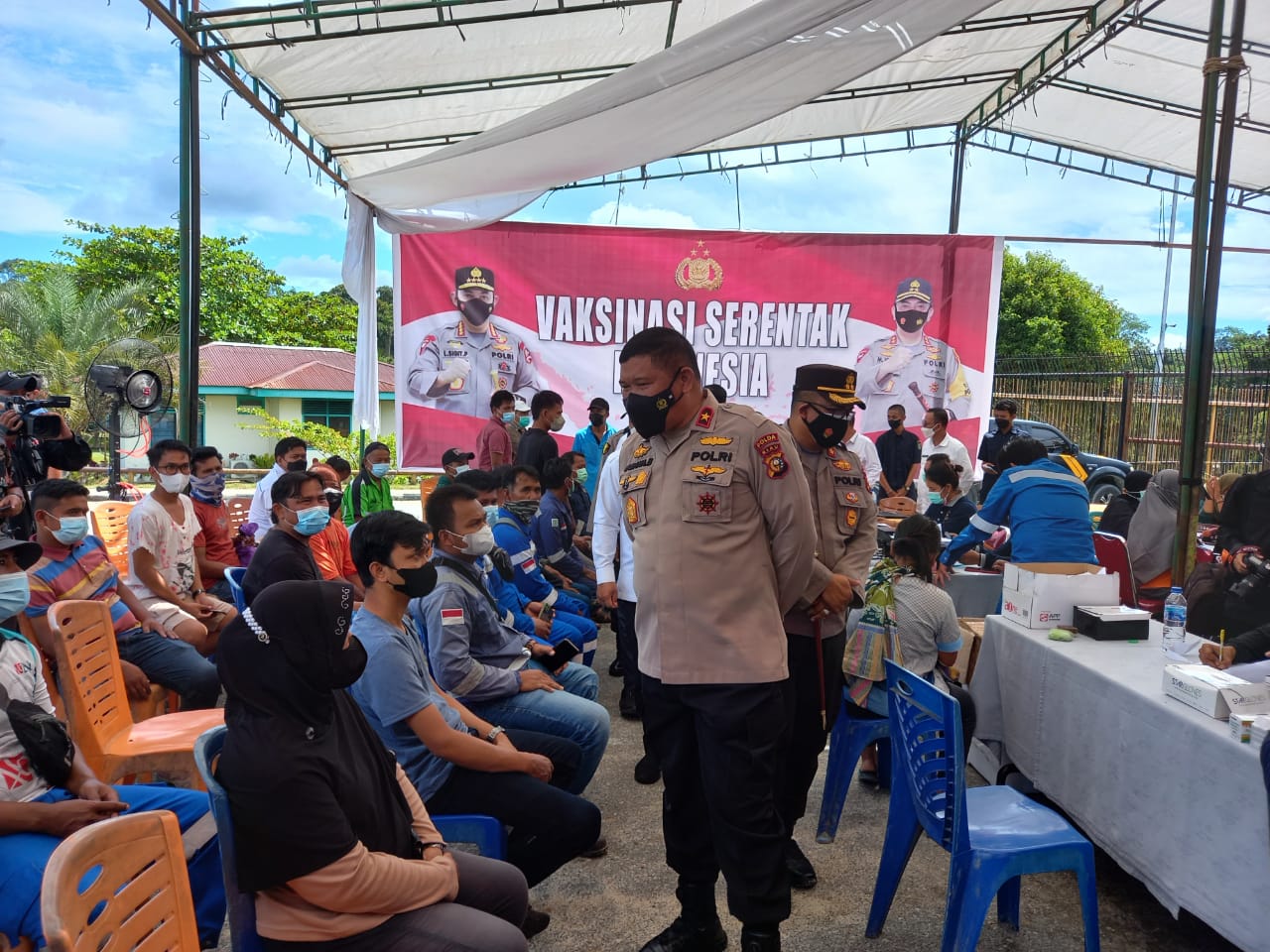 Waka Polda Riau Brigjen Tabana Bangun Kunjungi Pelaksanaan Vaksinasi Massal di Minas