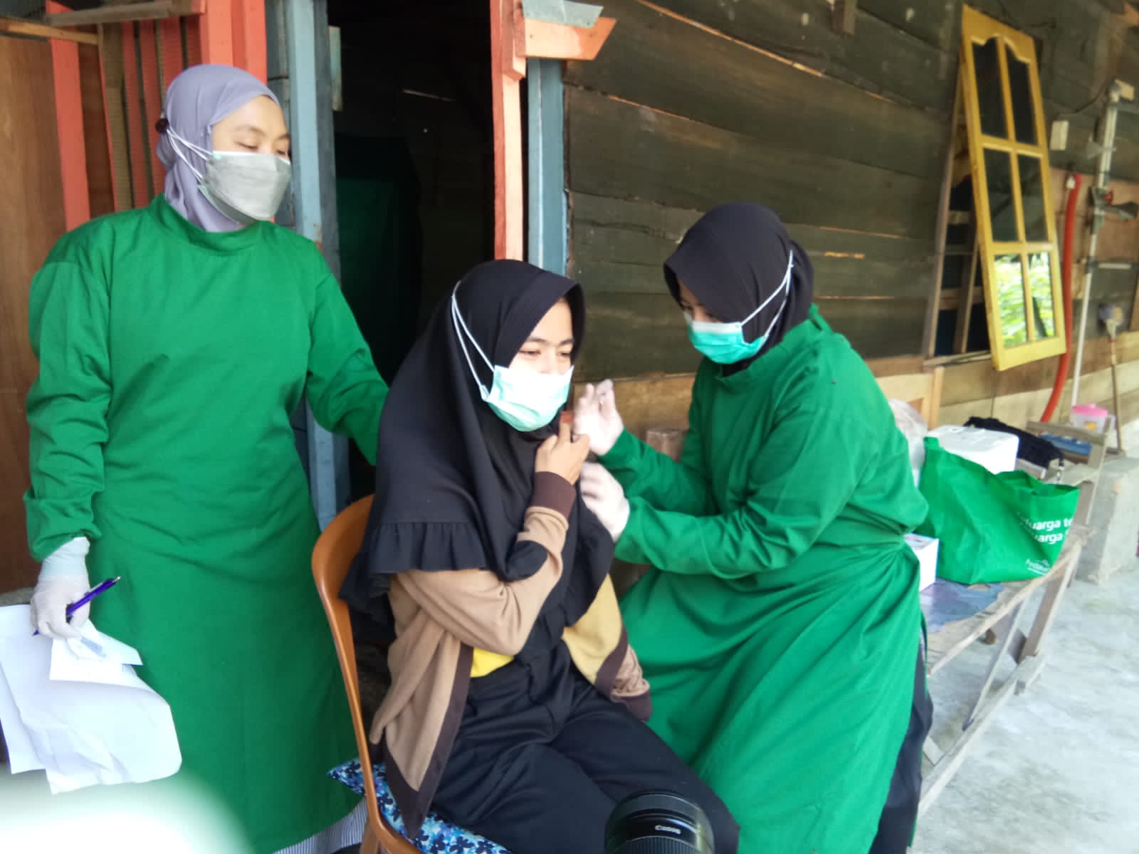 Masyarakat di Perawang Menyambut Baik Vaksinasi Masal Door to Door Oleh BIN Riau