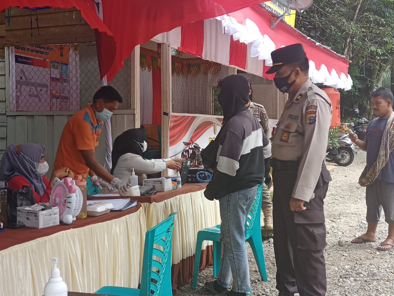 Operasi Lilin LK Jaring 50 Warga Belum Vaksin di Pos Desa Kasang Kuantan Mudik
