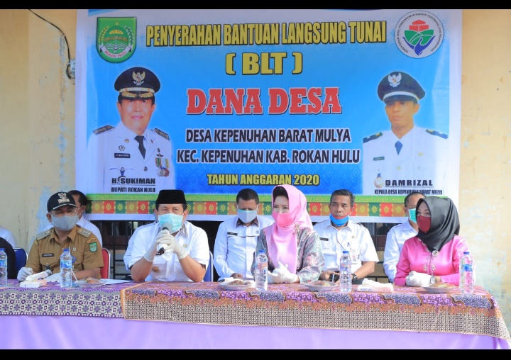 Pemkab Rokan Hulu Serahkan Bantuan BLT/DD Bagi Enam Desa di Kecamatan Kepenuhan