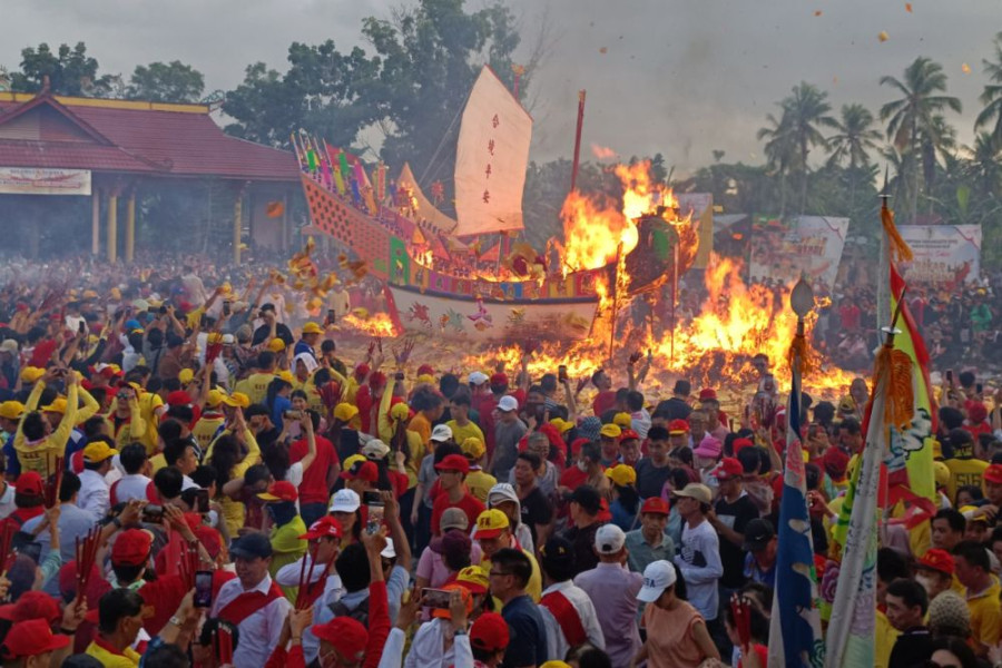 Setelah 3 Tahun Absen, Festival Bakar Tongkang di Riau Sedot Puluhan Ribu Wisatawan
