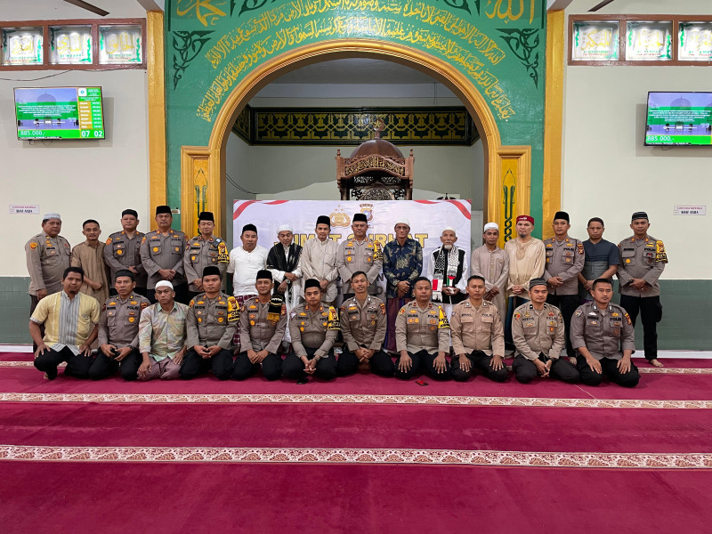 Sholat Shubuh Berjamaah, Polres Rohul Wujudkan Kamtibmas Aman Menuju Pemilu Damai 2024