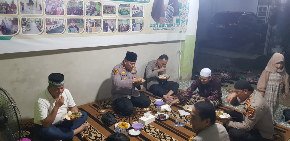 Kapolsek Siak Hulu Berbuka Puasa Sunnah Bersama Santri Tahfiz Al-Azhar,  Ucapkan Pamit Jelang Sertijab