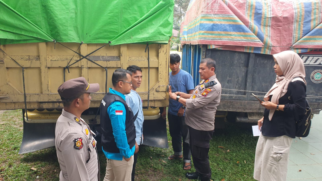 Polsek Siak Hulu Lakukan Pengamanan Distribusi Logistik 1385 Kotak Suara Pemilu Dari KPU Kabupaten Kampar