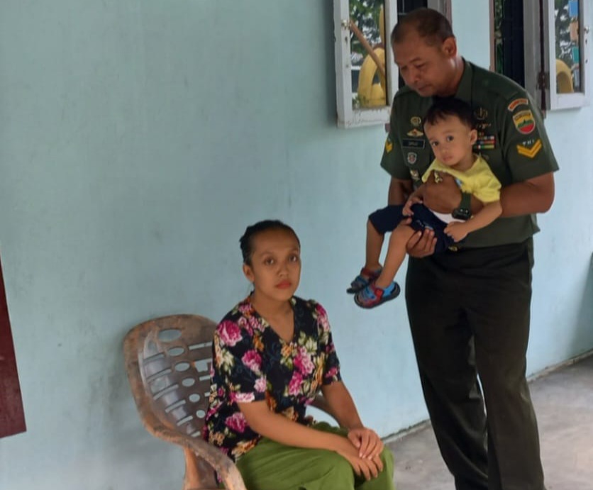 Babinsa Kampung Tualang Sertu Sarju Lakukan Giat Rutin Pengecekan Anak Stunting