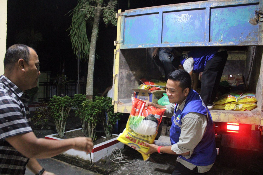 Dinas Sosial Siak Salurkan Bantuan Sembako Bagi Ratusan Warga Terdampak Banjir