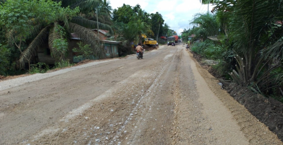 Pemprov Riau Tegaskan Komitmen Perbaiki Jalan Rusak Akibat Truk Batubara di Inhu