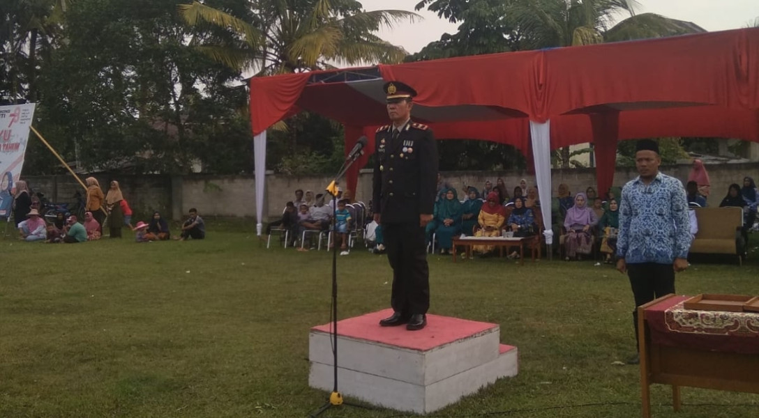 Karnaval Akbar Se-Kecamatan Cerenti Iringi Penurunan Bendera Merah Putih,  Kapolsek Cerenti Jadi Inspektur Upacaranya
