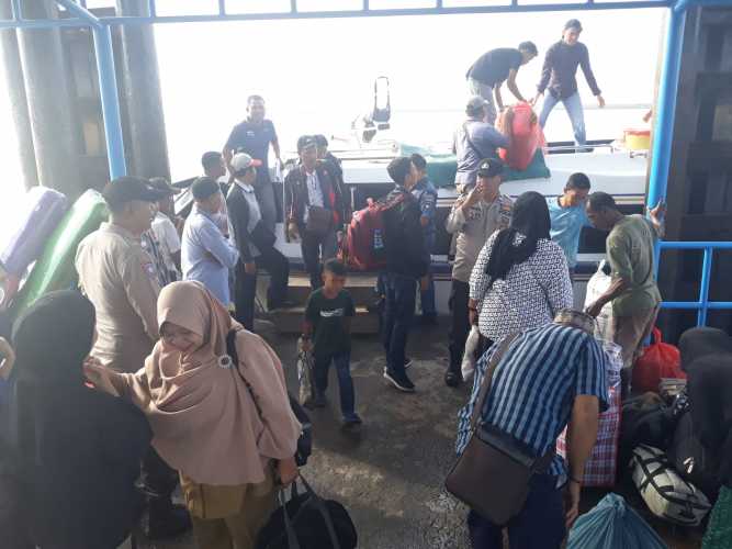 Polsek Kuala Kampar  Pelayanan Kamtibmas  di Pelabuhan Penumpang