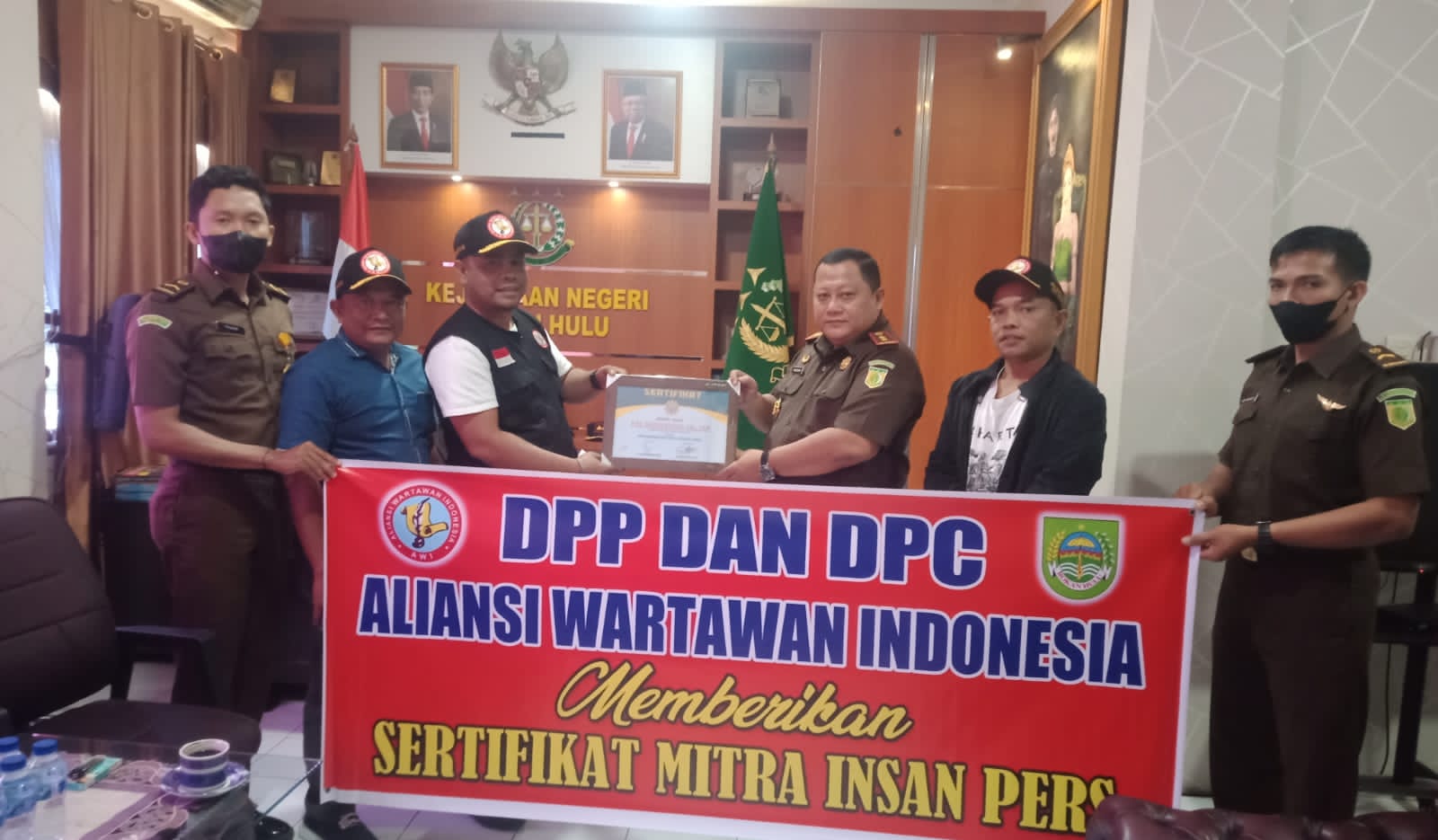 DPP & DPC AWI Rohul Serahkan Sertifikat Penghargaan Anugrah Kemitraan
