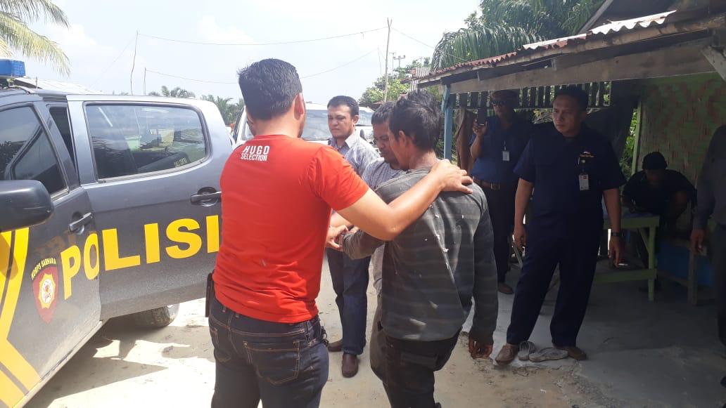 Empat Orang Peria Pelaku Ilegal Taping Milik PT BOB Di Minas, Berhasil Diringkus Polisi