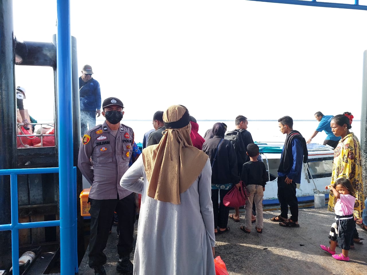Tiga Personil Polsek Kuala Kampar Giat Pengamanan & Pelayanan  Penumpang Speedboat