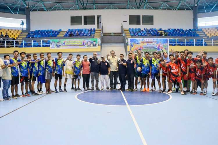 Buka Turnamen Bola Tangan, Pj Bupati Kampar berharap Bibit-Bibit Kampar dapat mengaharumkan  Nama Provinsi untuk mengikuti Prapon DKI Jakarta