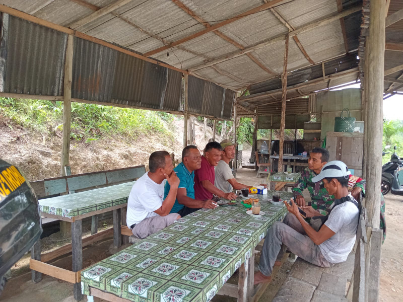 Babinsa Koramil 03/Minas Sosialisasi Pentingnya Kesehatan kepada Masyarakat Lubuk Jering