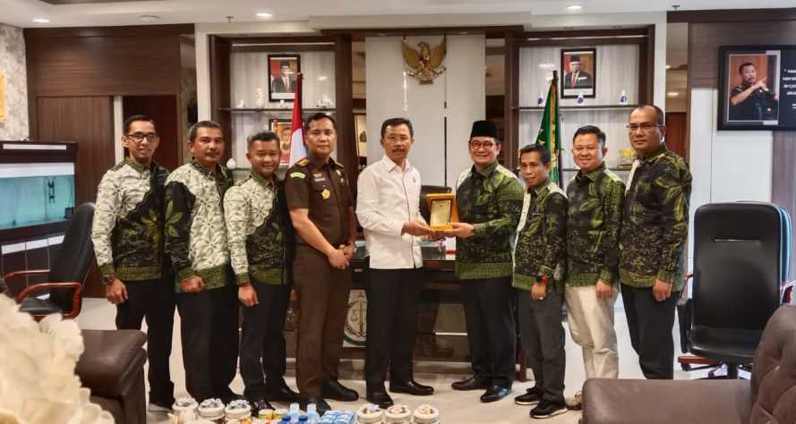 Kepala Kejaksaan Tinggi Riau Sambut Audiensi Ikatan Keluarga AIumni  BABUSSALAM (IKA BBS)