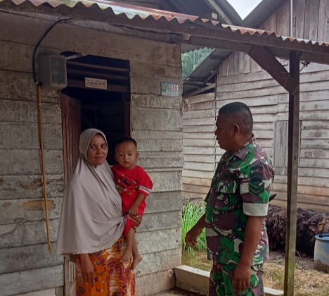 Babinsa Koramil 04/Perawang Aktif Cek Anak Stunting di Kampung Sengkemang