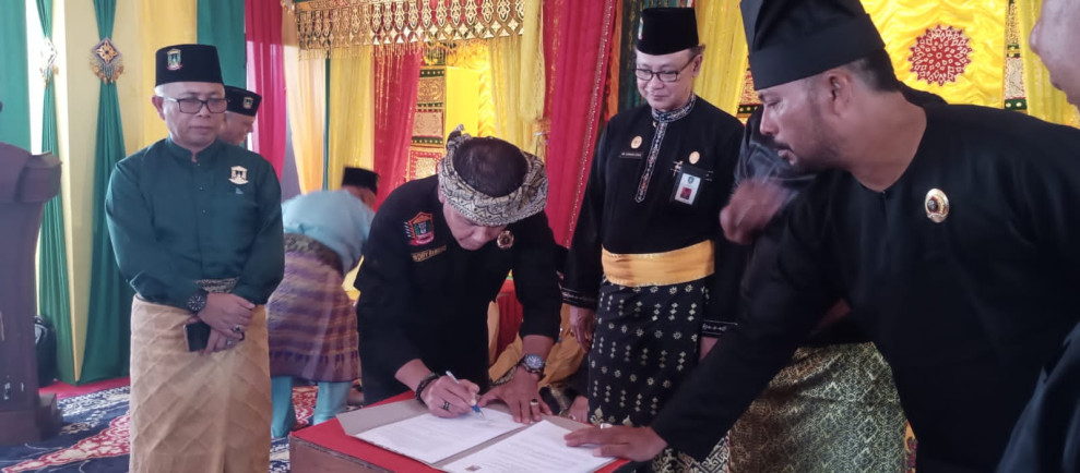 Panglima Hulubalang LAM Riau Pekanbaru Hendry Rambah Apresiasi dan Dukung Keputusan Gubernur Riau Edy Natar Terhadap PT SIR