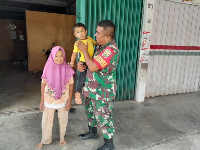 Bentuk Kepeduliam TNI AD Terhadap Kesehatan Balita, Sertu Venus Luberto Giat Pengecekan Anak Stunting di Perawang Barat