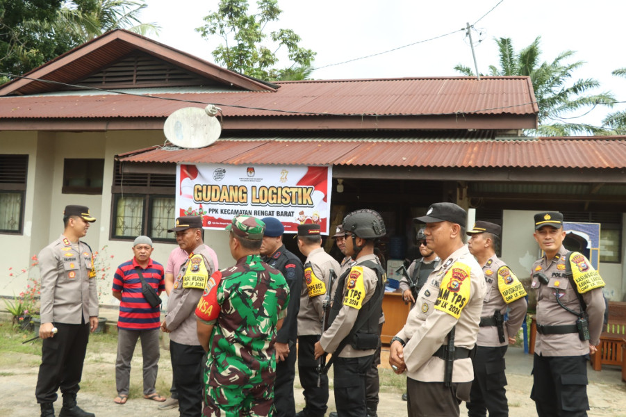 Kapolres Inhu dan Tim Pamatwil Polda Riau Monitoring Logistik di PPK