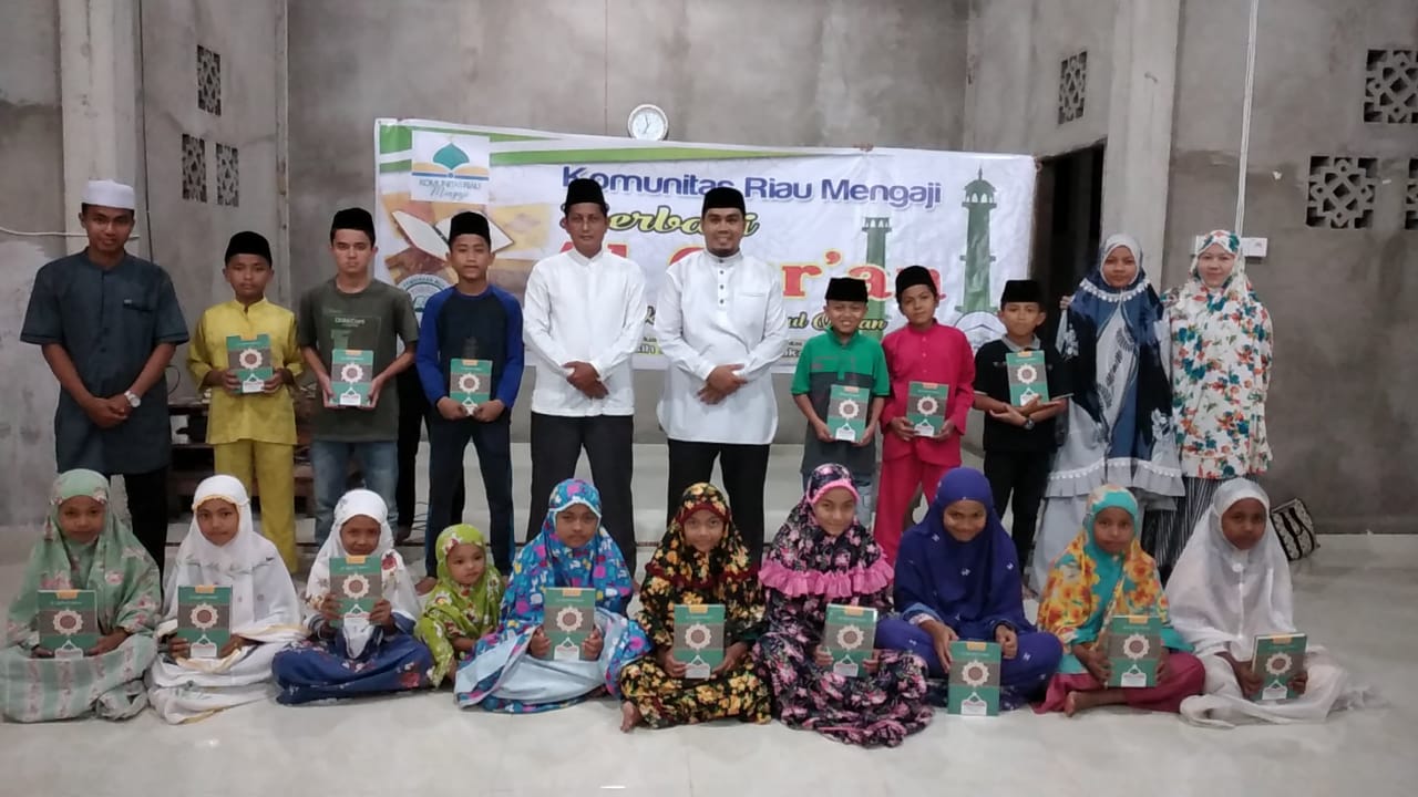 Komunitas Riau Mengaji, Salurkan Wakaf Al quran di TPA Shirotal Mustaqim