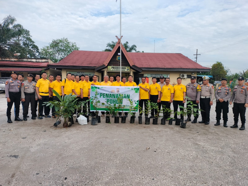 Polsek Minas Gelar Aksi Penanaman Pohon, Wujudkan Lingkungan Asri dan Lestari