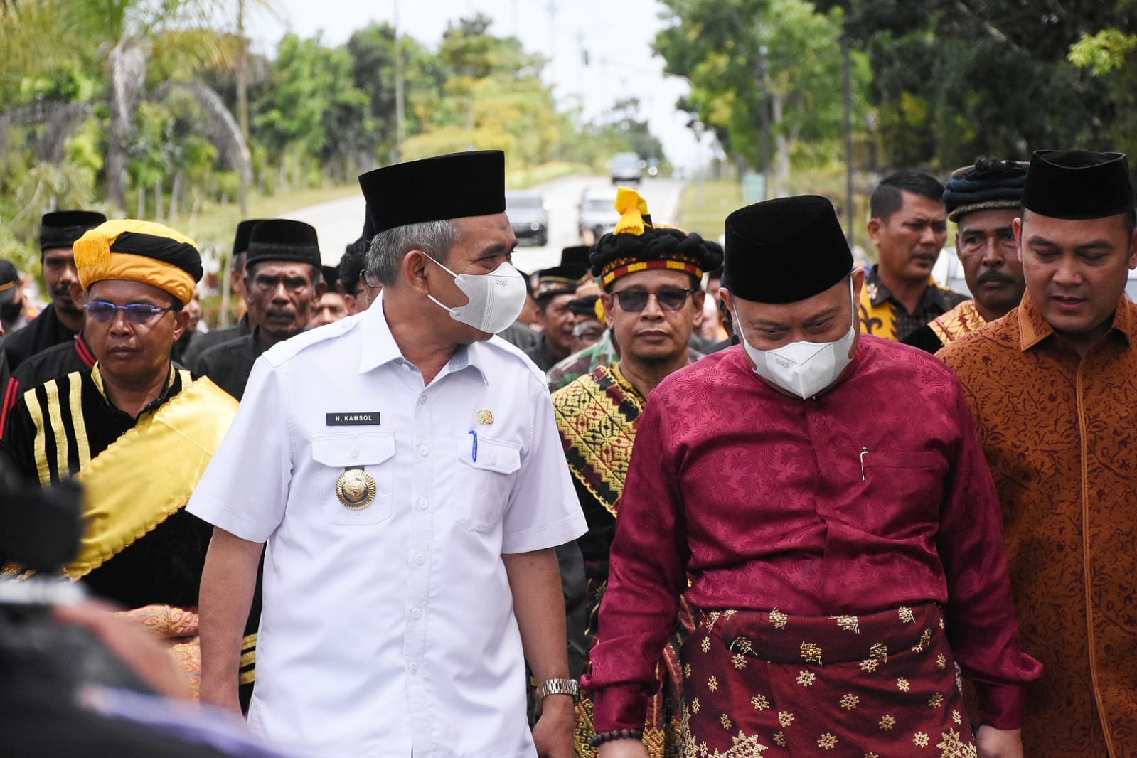Silaturrahmi  Perdana Dengan Ninik Mamak, Payung Panji Adat Langsung Diserahkan ke Pj Bupati Kampar