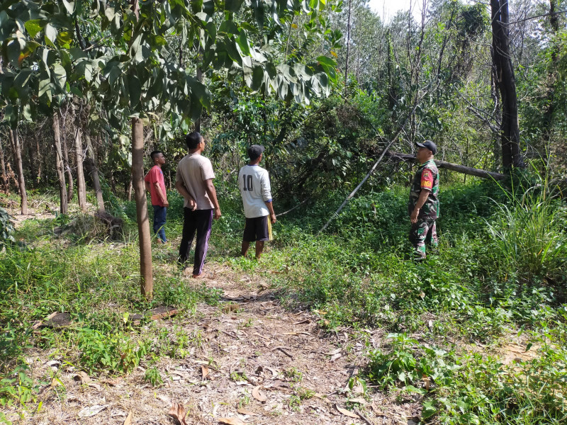 Bersama Masyarakat di Kampung Olak, Sertu Ardhi Syam Patroli Karhutla Dan Giat Peninjauan Kanal