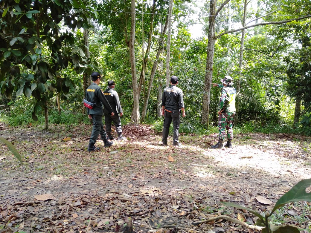 Cegah Karhutla Sejak Dini, Serda Heppy S Ajak Warga Mandiangin Cek Kanal & Patroli Serta Sosialisasi