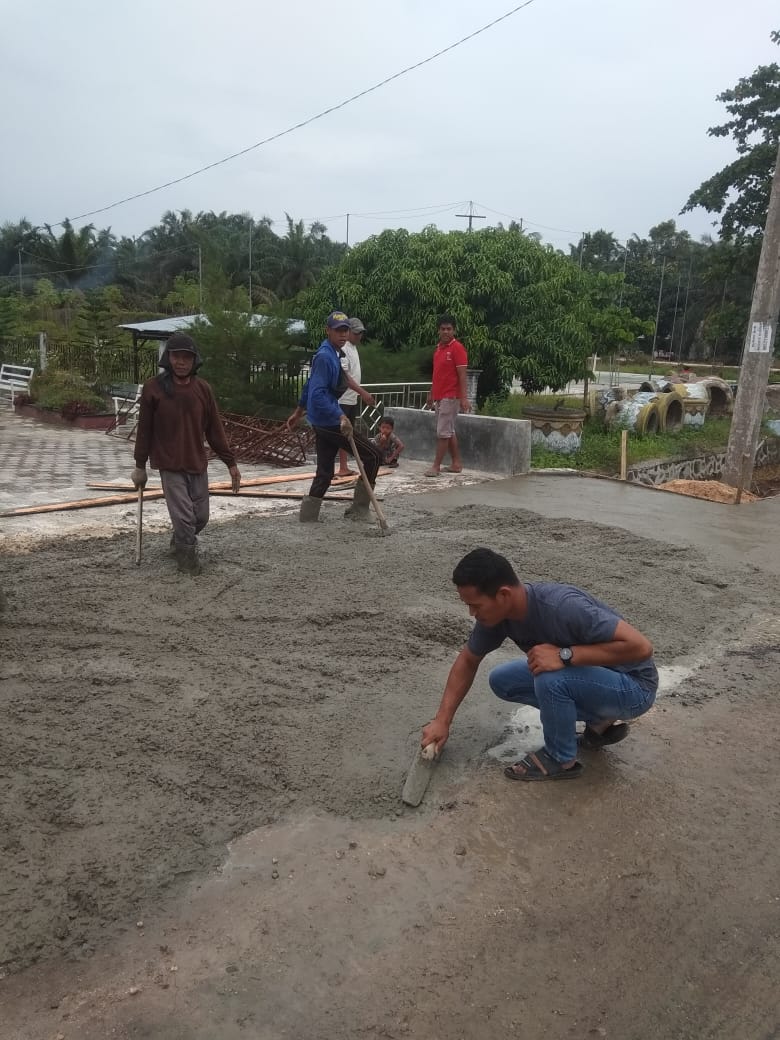 Kades Kayu Aro & PT HKI Lakukan Pelebaran 4 KM Jalan, Untuk Perlancar Kinerja Pembuatan Jalan Tol