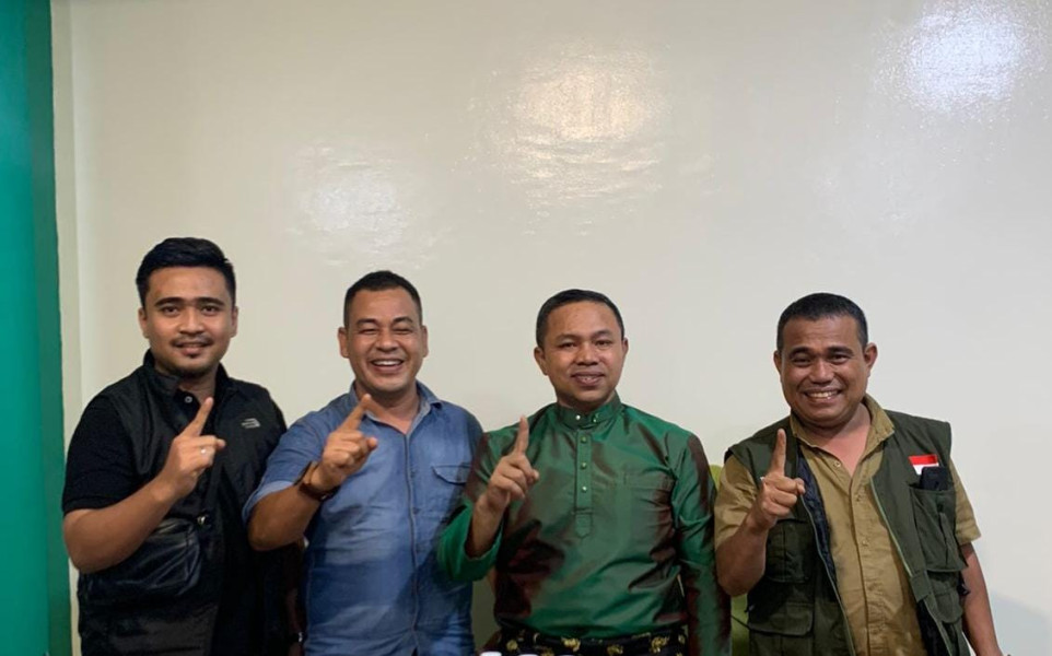 Tim Barisan Poros BERMARWAH Rayakan Kemenangan Abdul Wahid-SF Hariyanto