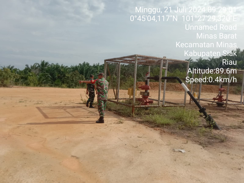 Penguatan Binter SKK Migas Pada Area Empat PHR, Serda Sugiarto dan Serda Mayus Maruli Lakukan Giat Patroli Serta Komsos