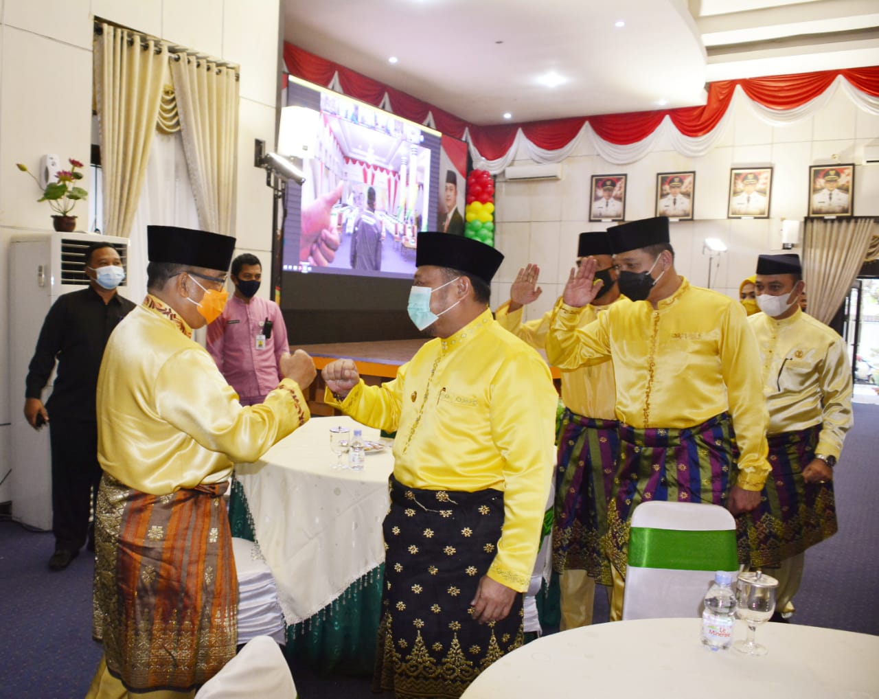 Kepala OPD Ikuti Paripurna HUT Kampar melalui Zoom Meeting di Rumah Dinas Bupati Kampar