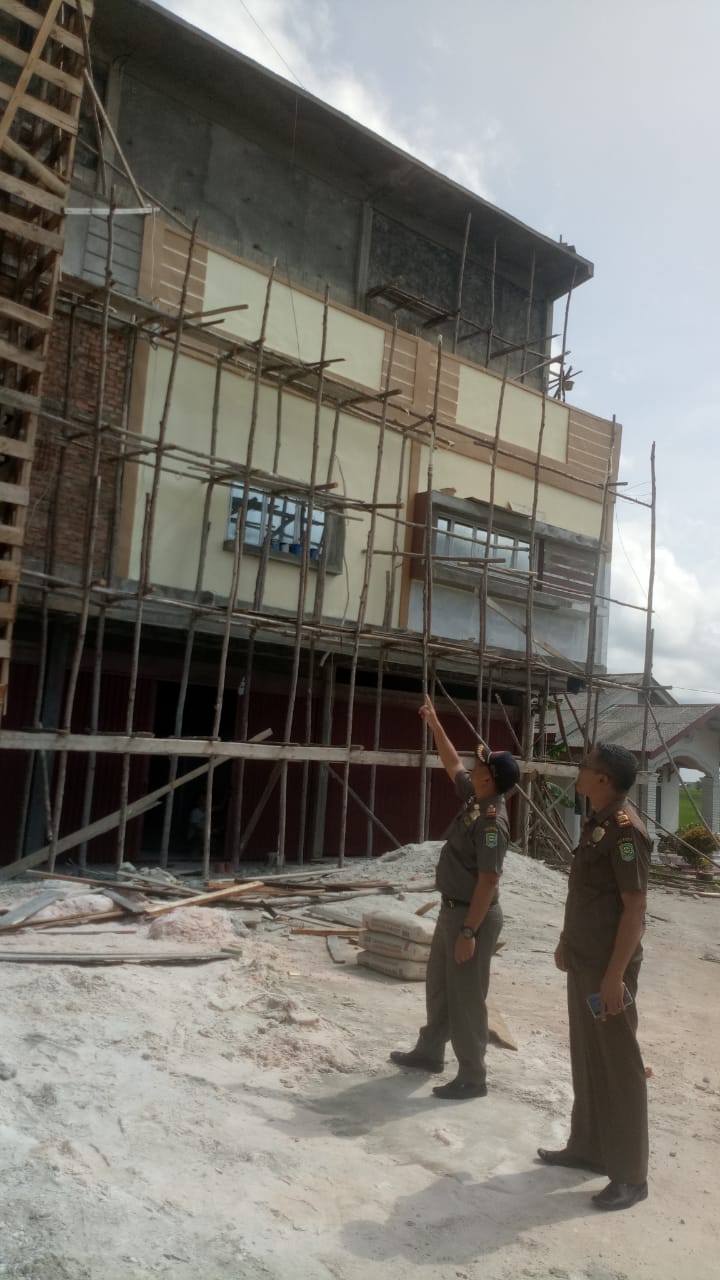Tak Sesuai IMB, Satpol PP Siak Hentikan Pembangunan Ruko 5  Pintu Di Bungaraya