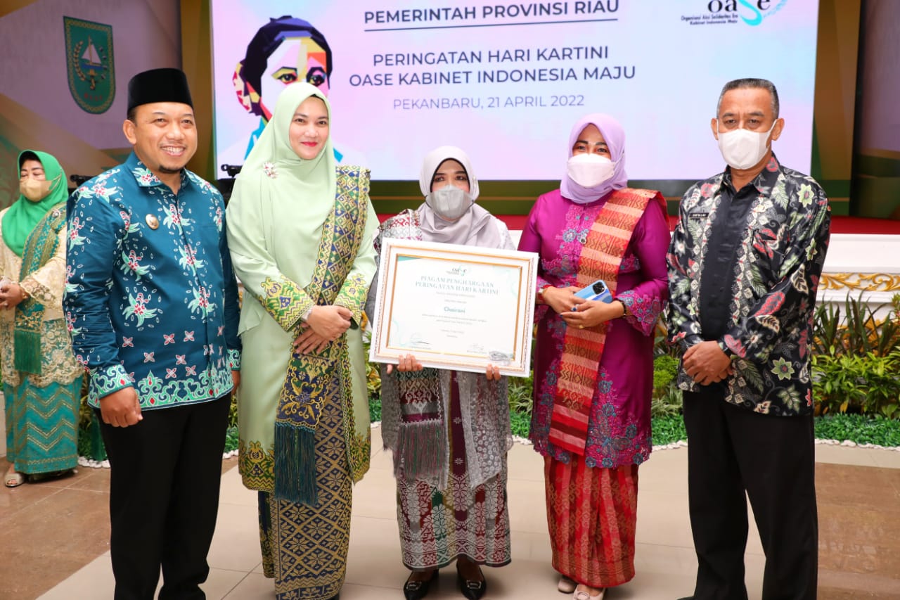 Hari Kartini 2022 tingkat Provinsi Riau, Ibu Asal Tualang Ini Raih Penghargaan Dari Istri Jokowi