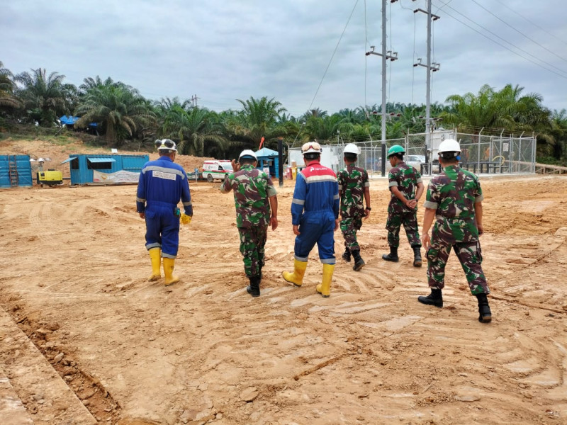 Antisipasi Gangguan OVN di PT PHR, Serma Muhajir dan Serka Alif N Lakukan Patroli Rutin Disejumlah Lokasi Drilling 