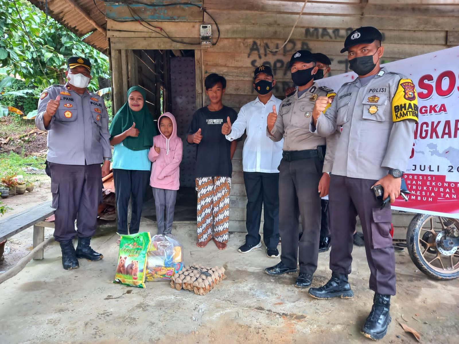 HUT Bhayangkara ke-76, Polsek Minas Berbagi Bansos Bagi Warga Yang Membutuhkan