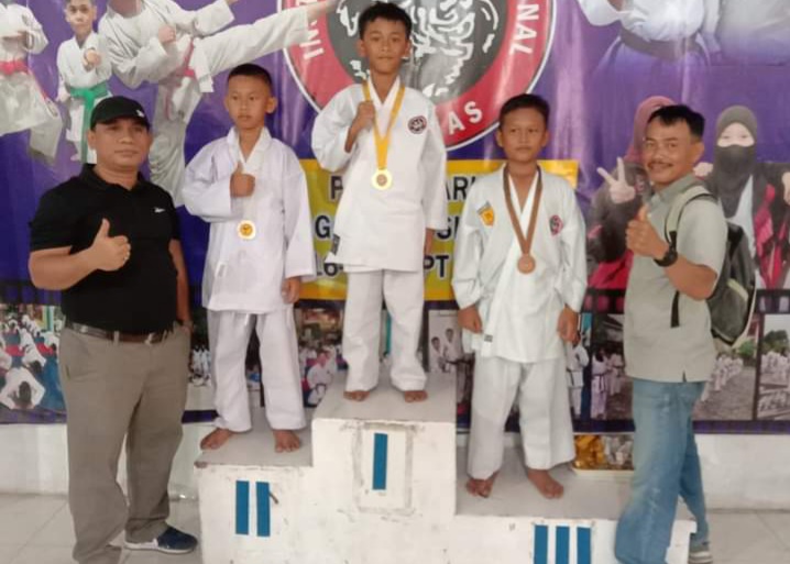 5 Orang Siswa SDN 01 Minas Barat Raih Juara Dalam Kejuaraan Terbuka Karate Inkanas Akka Championship di Pekanbaru