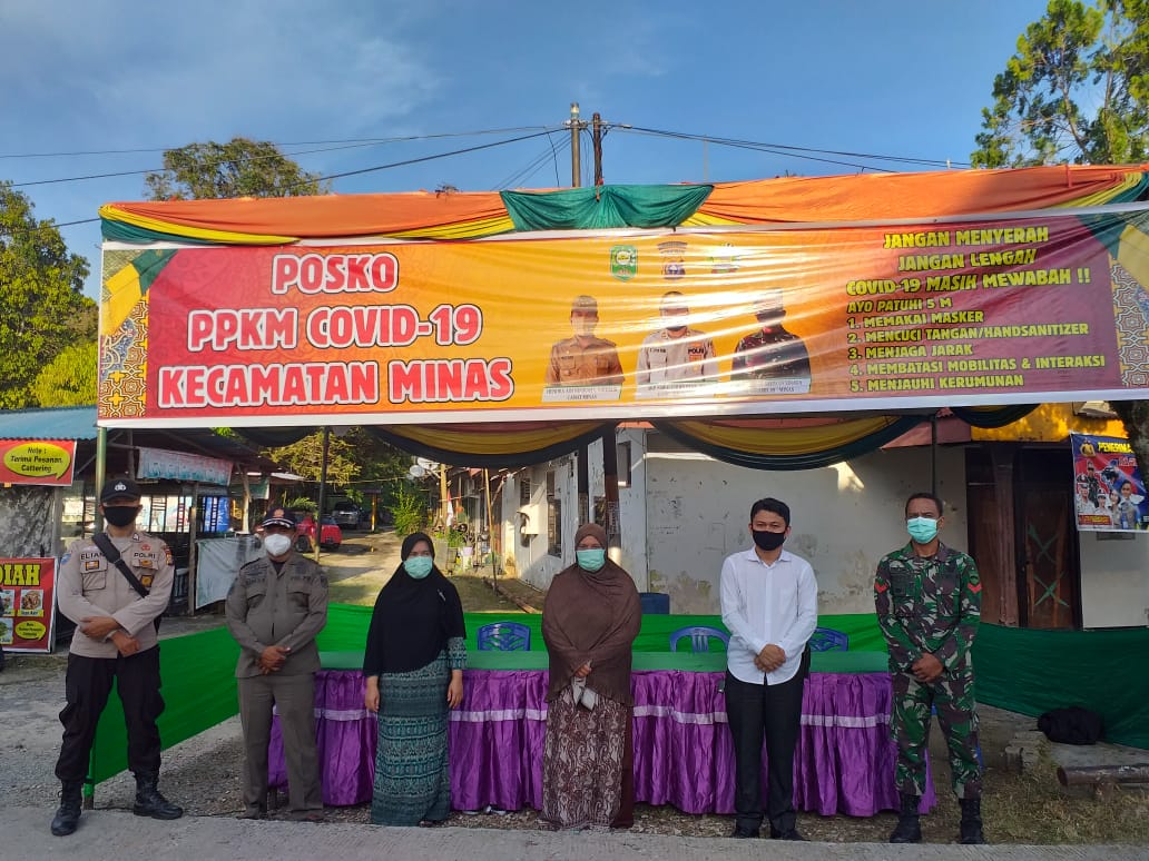 Lakukan Pemasangan Posko PPKM Covid-19, Begini Penjelasan & Pesan Camat Serta Kapolsek Minas