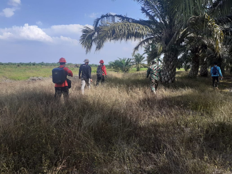 Babinsa Koramil 03/Minas Pelda Benriyadi Patroli Pencegahan Karhutla di Kampung Lubuk Umbut