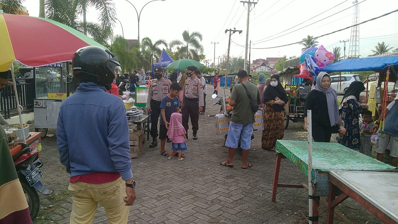 Antisipasi Gangguan Kamtibmas, Polsek Pangkalan Kuras Patroli di Pasar Ramadhan 1443 H