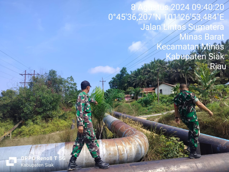 Penguatan Binter SKK Migas Pada Area Kerja PT BSP di Kampung Minas Barat, Serda M Maruli & Kopda AKP Hutagalung  Lakukan Giat Patroli Serta Komsos