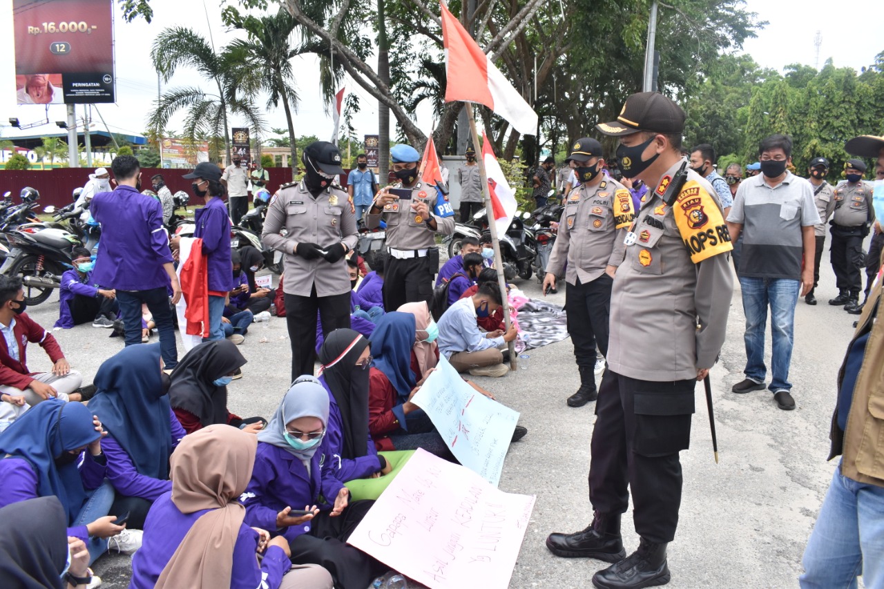 Demo Tolak UU Cipta Kerja di Kampar Berlangsung Tertib, Kapolres Pimpin Langsung Pengamanannya